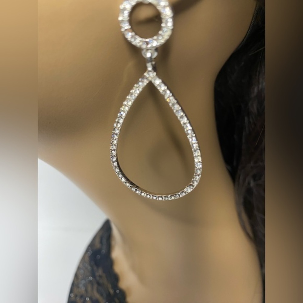 đșAustrian Crystal Drop Earrings - Picture 2 of 5